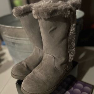 Girl grey boots / size 1 / used but in good conditions
